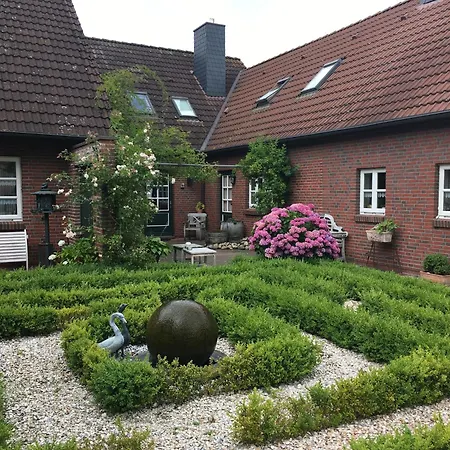 Greetsiel Am Hafen 