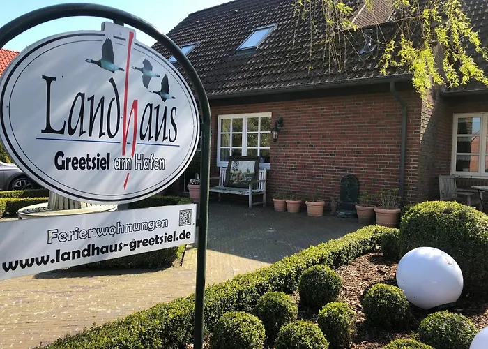 Greetsiel Am Hafen 